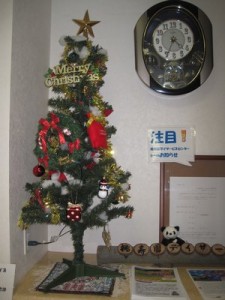桃寿園デイサービスのお玄関のクリスマスツリー
