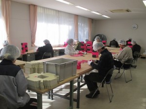 東有岡ワークハウス　作業様子　化粧箱組立